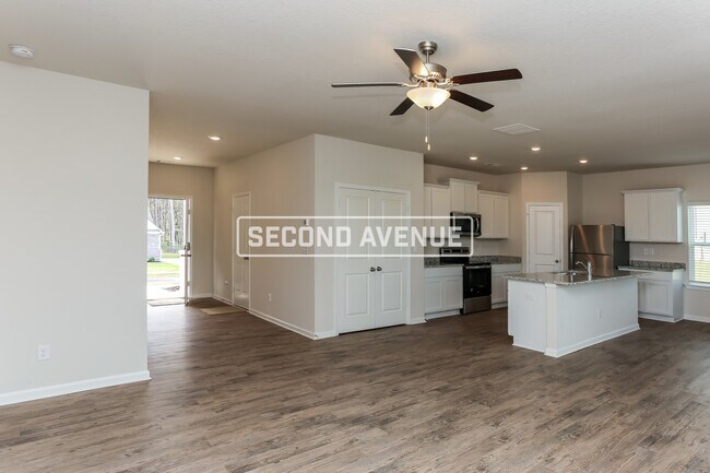 Foto del edificio - 571 Meadows Farm Dr