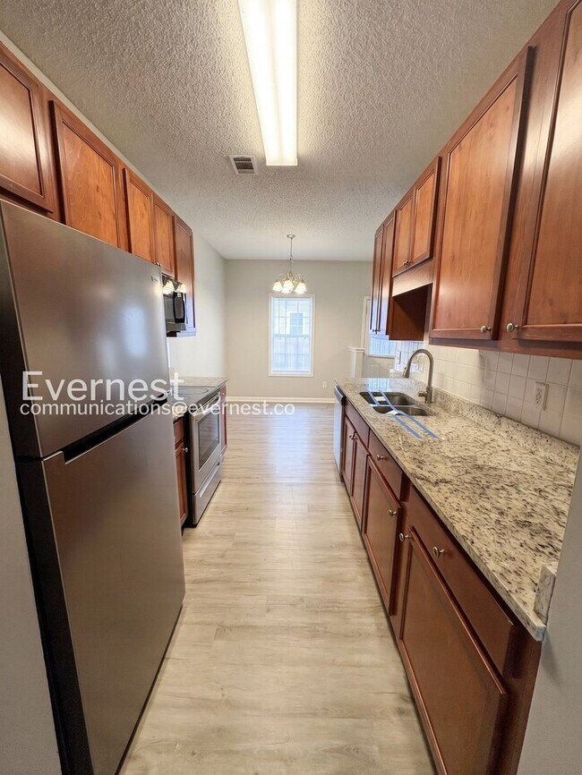 Foto del edificio - 8665 Thomas Rd