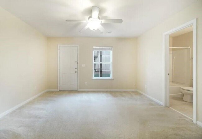 Foto del edificio - 2251 Landing Ridge Dr