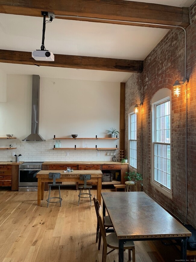 Foto del edificio - 234 S Main St