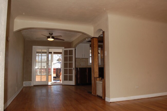 Building Photo - 3090 S Cherokee St