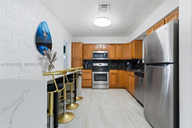Building Photo - 2125 N 14th Terrace