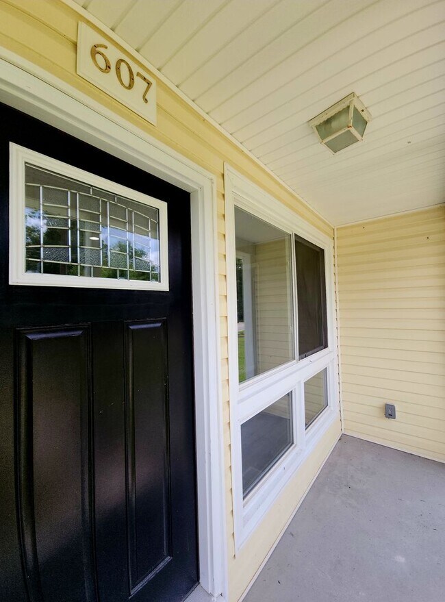 Foto del edificio - 607 New River Dr