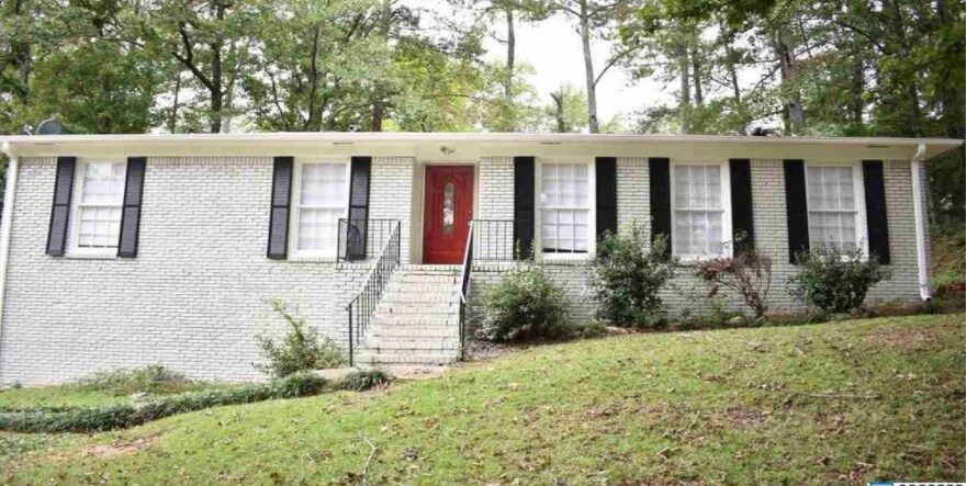 Foto principal - 1204 Pine Tree Dr