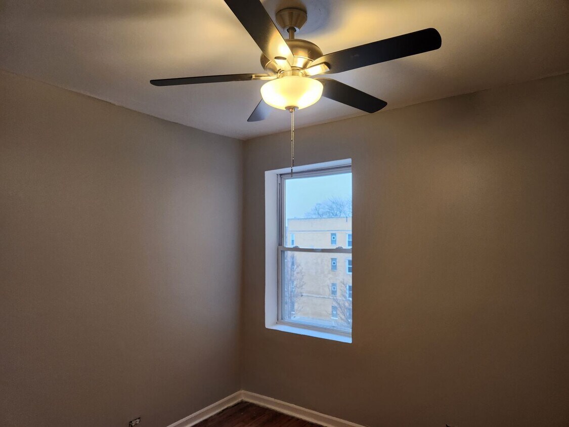 Building Photo - 1250 S Karlov - 2 Bed