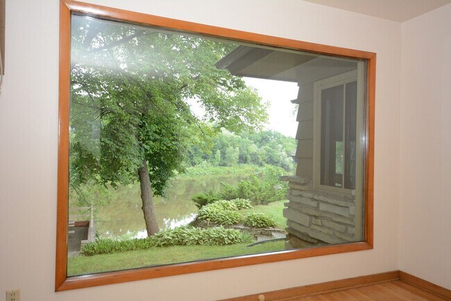 Foto del edificio - 1 Bedroom Mid Century Modern Retreat on Milwaukee River