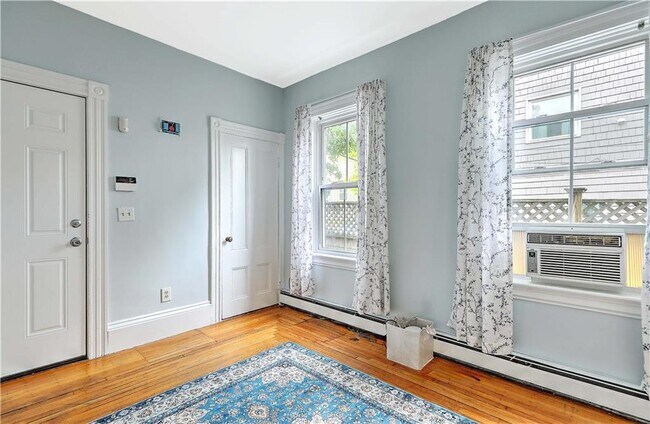 Foto del edificio - 329 Ives St