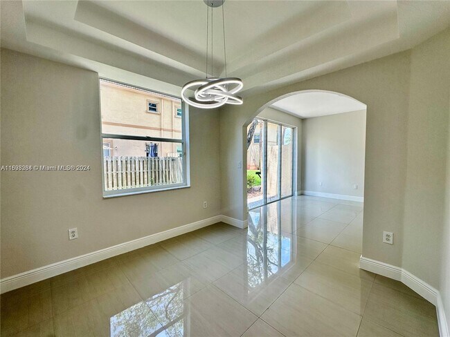 Building Photo - 661 NW 170th Terrace