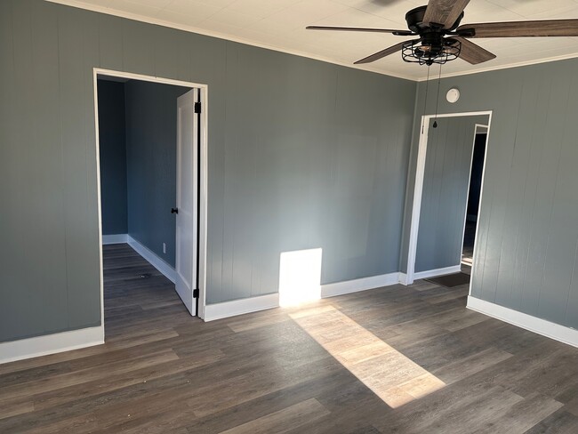 Living Room - 1228 Meadowview Ave