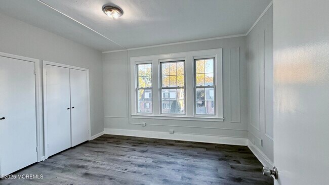 Foto del edificio - 56 Lindsley Pl