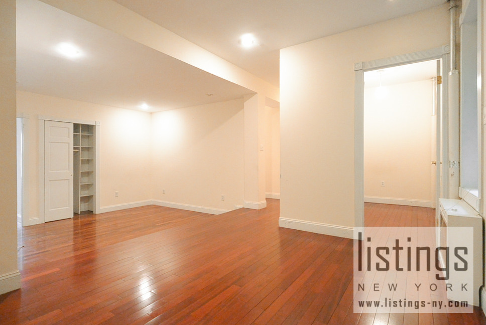 Primary Photo - 315 E 75th St