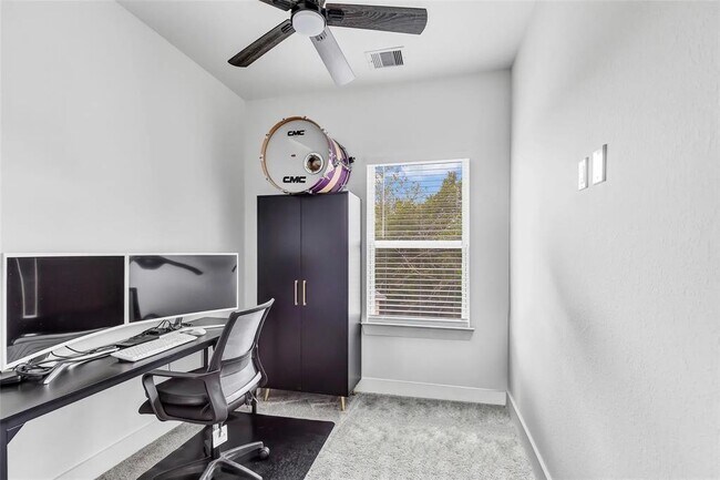 Foto del edificio - 8663 Duane St