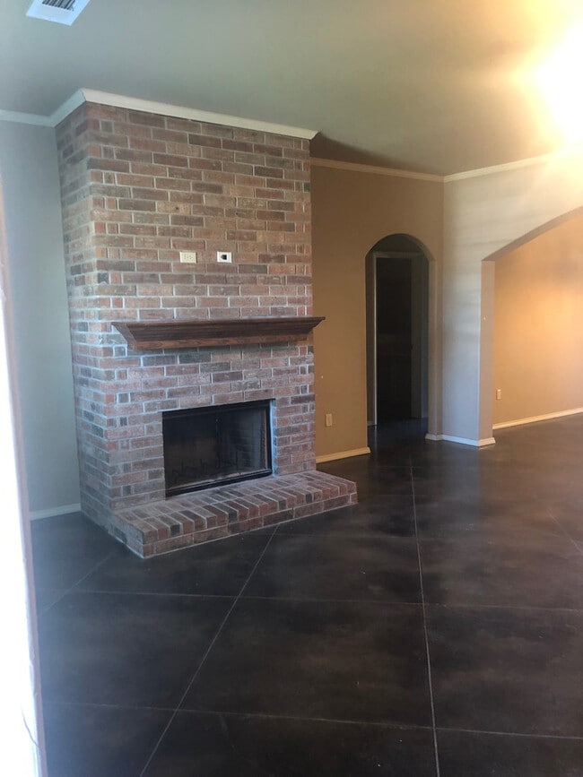 Building Photo - 3/2 in Hillside Terrace