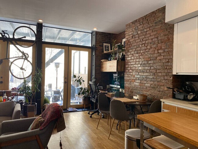 Building Photo - 246 Van Brunt St