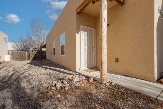 Foto del edificio - Move-In Ready Beauty Available Now!