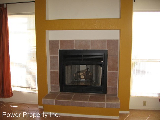 Building Photo - 2184 N Saddlewood Ranch Dr