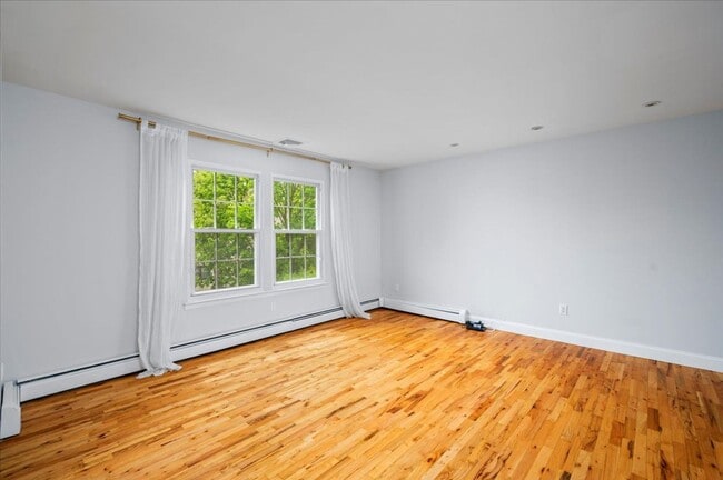 Building Photo - Heathcote Hill neighborhood 3 Bedroom 2 Ba...
