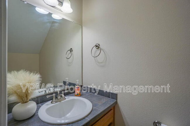 Foto del edificio - 5906 NE 56th St