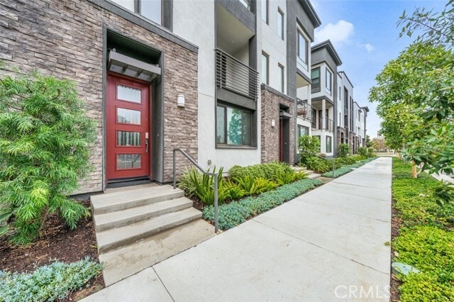 Building Photo - 135 Schick