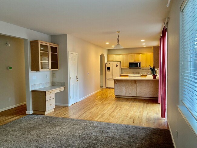 Building Photo - Bothell Home...