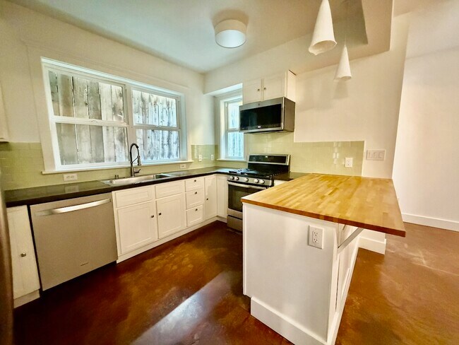 Foto del edificio - 3263 Louise St