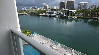 Building Photo - 9381 E Bay Harbor Dr