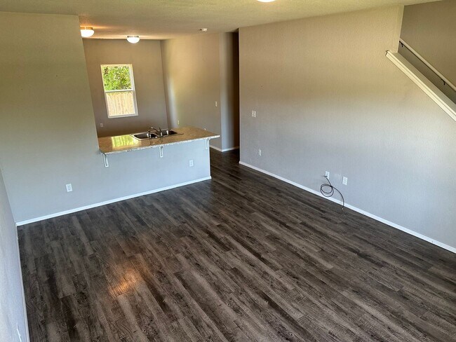 Foto del edificio - 5110 W Claxton Cir