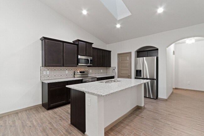Foto del edificio - $400 off your first months rent*** Newer 4 bedroom Townhome Available now!