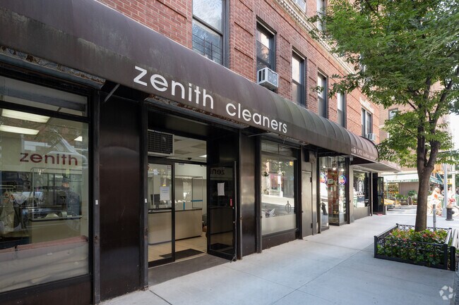 Entrance - 1425 Lexington Ave