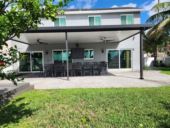 Foto del edificio - 9700 SW 16th Ct