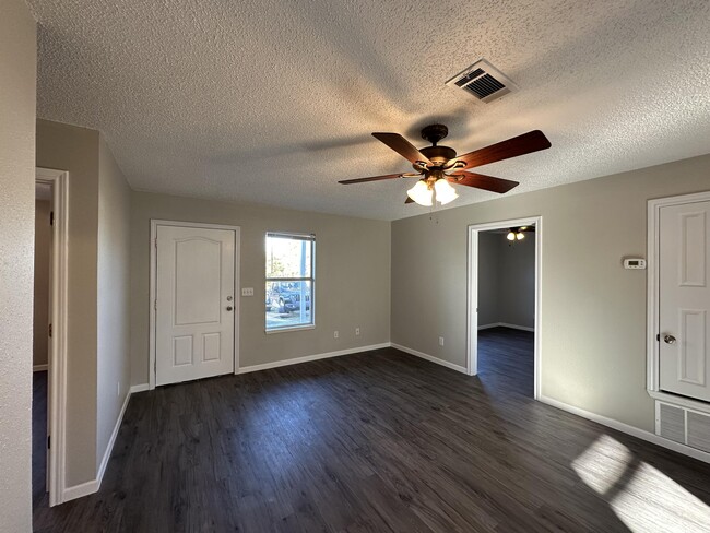 Building Photo - 44 Private Rd 1248