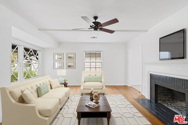 Foto del edificio - 4242 Goodland Ave