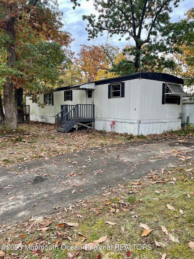 Primary Photo - 23 Wistoria Dr