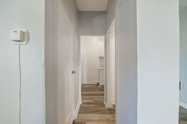 Foto del edificio - 849 S Kenmore Ave