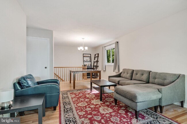 Foto del edificio - 6369 Edsall Rd