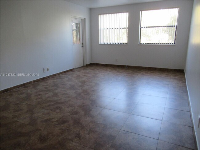 Foto del edificio - 8100 Geneva Ct