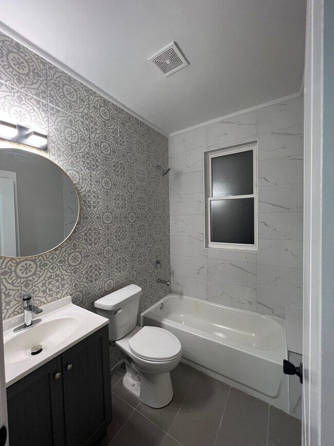 Foto del edificio - 6940 S Green St