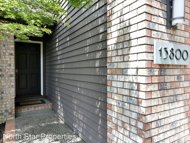 Building Photo - 4 br, 2.5 bath House - 13800 Regency Ct.