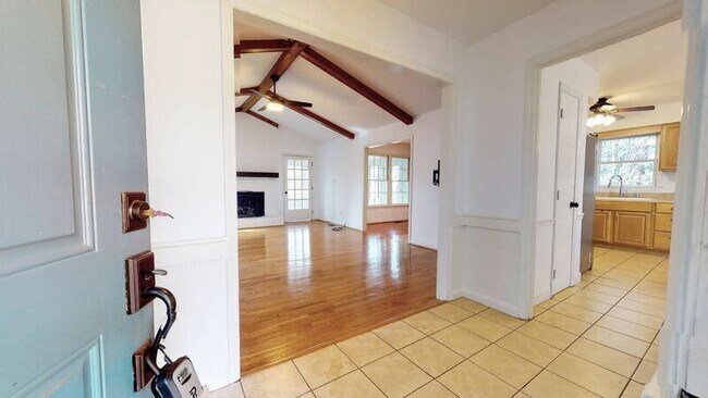 Building Photo - 1604 Lorimer Rd