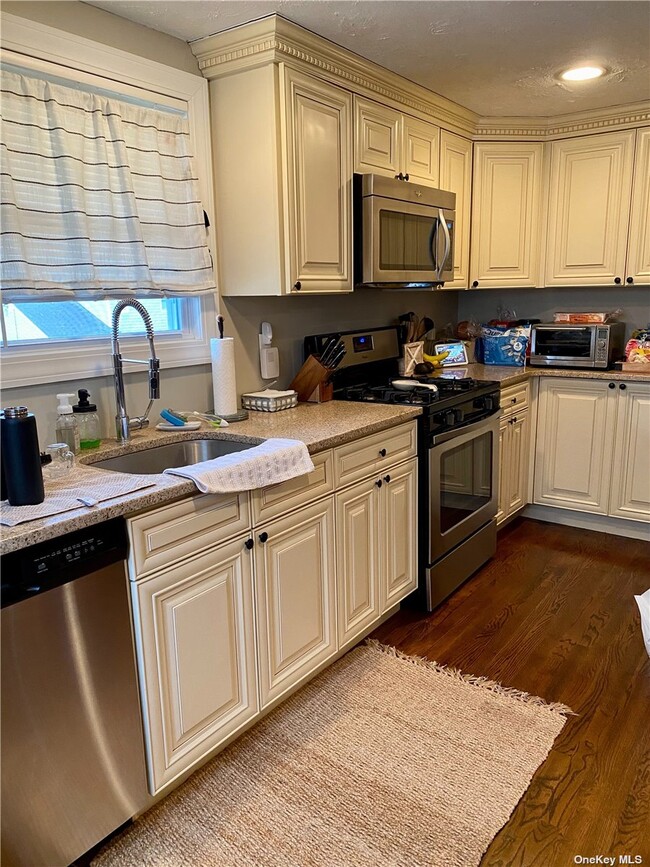 Building Photo - 27 Southridge Dr