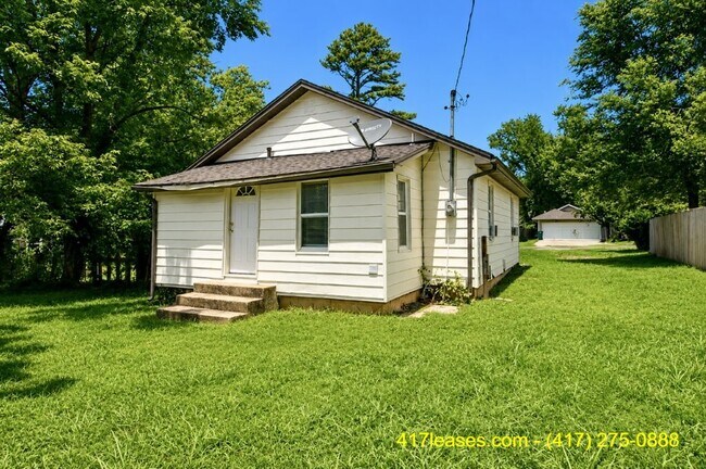 Building Photo - 2944 W Page St