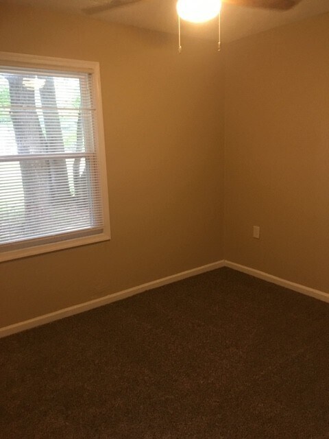 Foto del edificio - 112 Williamson Dr