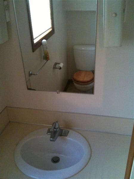 Building Photo - 1 br, 0.5 bath  - 264 W 16th St upper unit