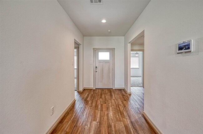 Building Photo - 1127 Hyde Lk Ln
