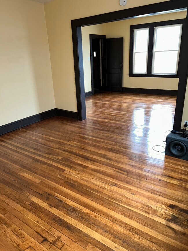 Foto del edificio - 1476 Corbin Ave
