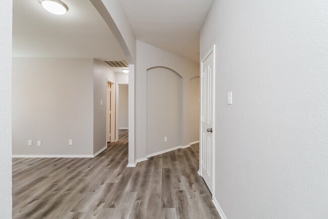 Building Photo - 2904 Bourbon St