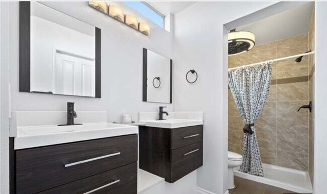 Foto del edificio - 4581 Warner Ave