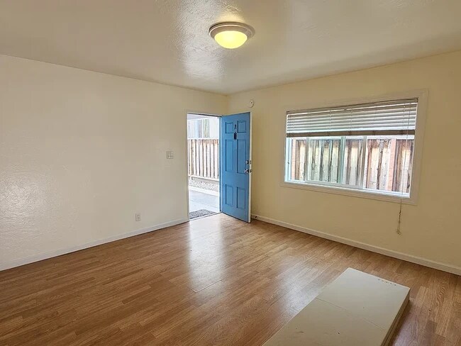 Foto del edificio - 1506 Russell St