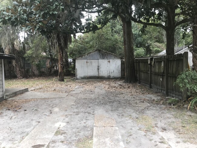 Building Photo - 585 Lawton Ave