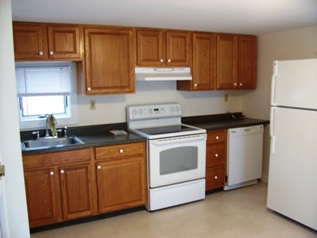 Primary Photo - 219 River St